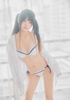 摸进女同桌的小内裤狂摸里_BD英语神马在线观看
